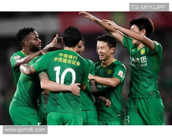 足坛巨星因伤暂别赛场球队战术受考验球迷期待早日回归